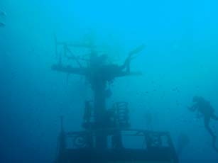 Divers on the mast of the P29